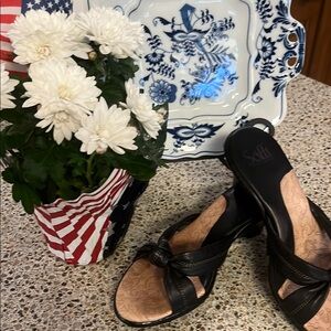 Black Casual Slip-On Sandals with Crisscross Straps 6.5